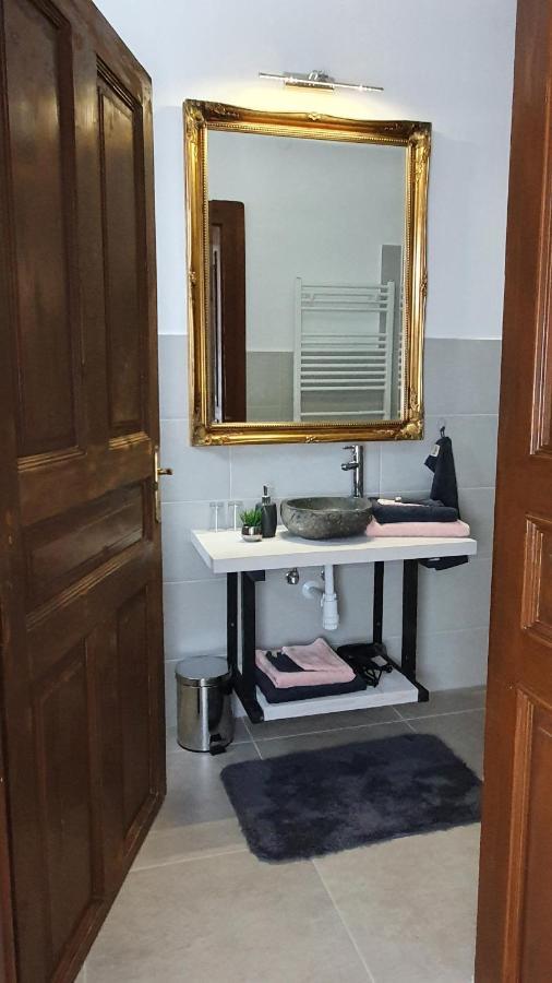 Tiszaszolos Tisza White House B&B 외부 사진