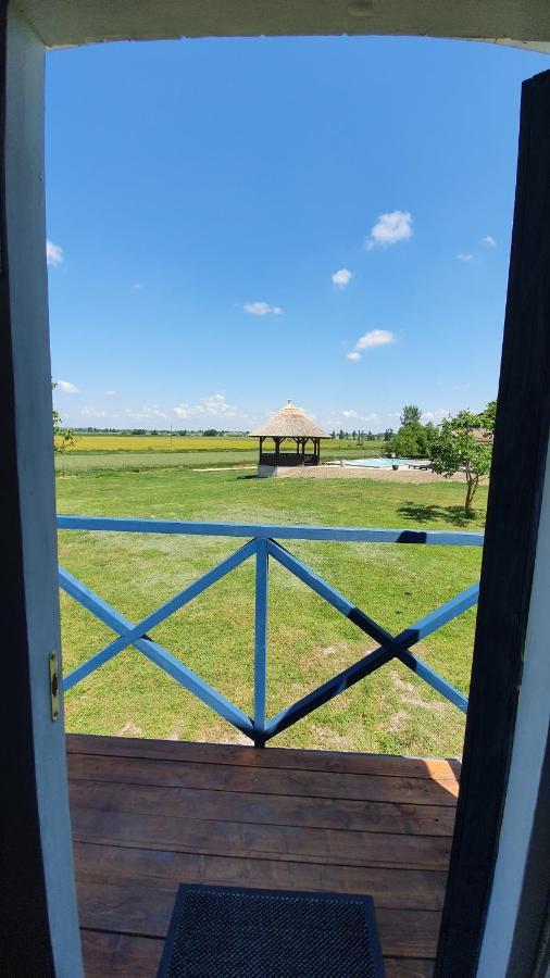 Tiszaszolos Tisza White House B&B 외부 사진