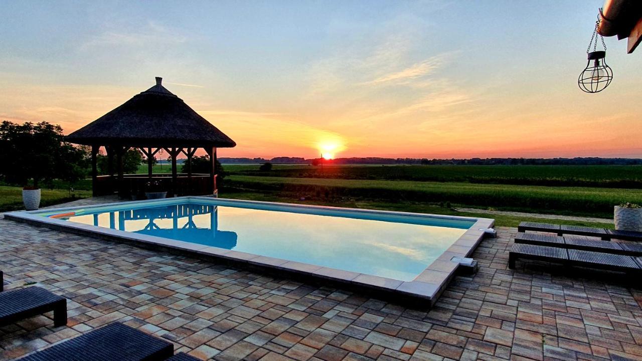 Tiszaszolos Tisza White House B&B 외부 사진