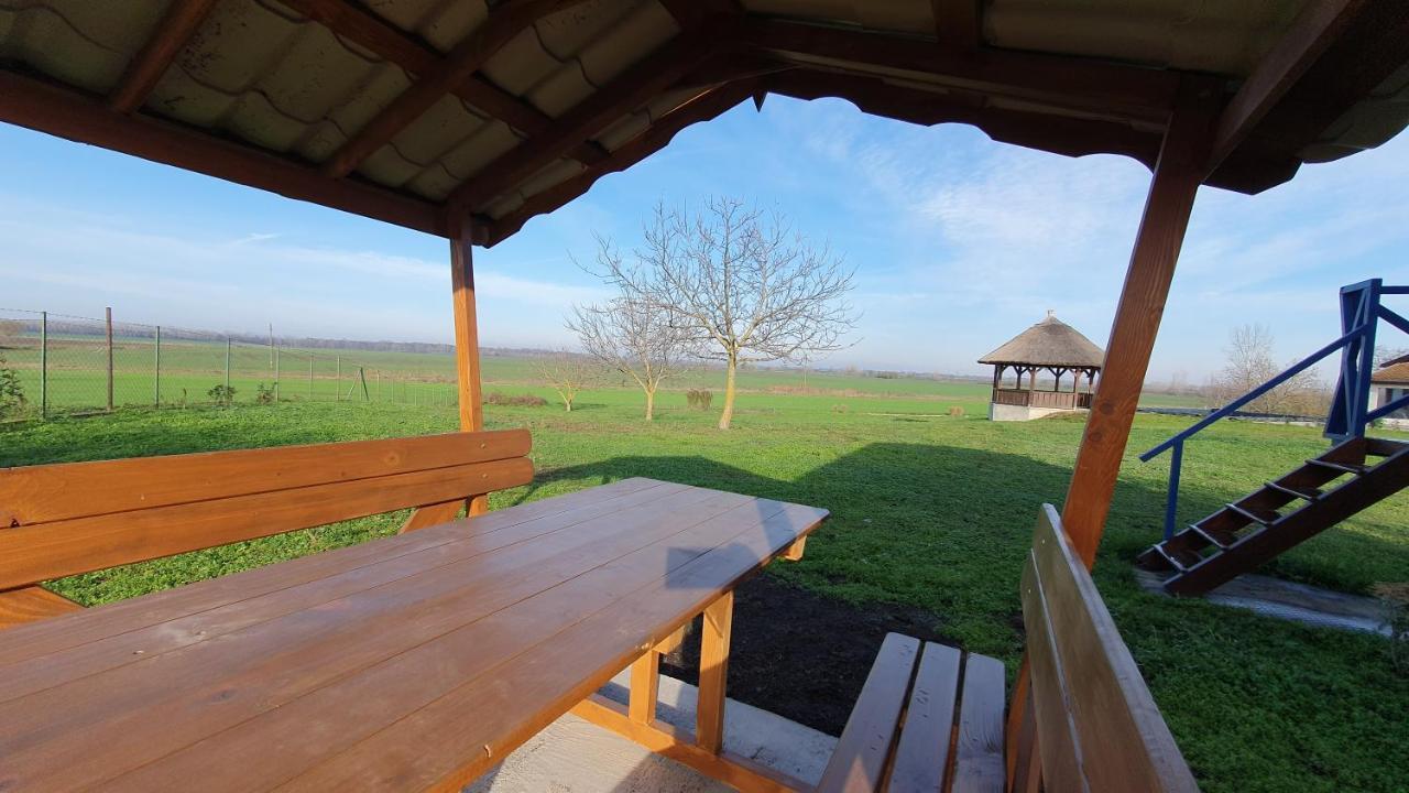 Tiszaszolos Tisza White House B&B 외부 사진
