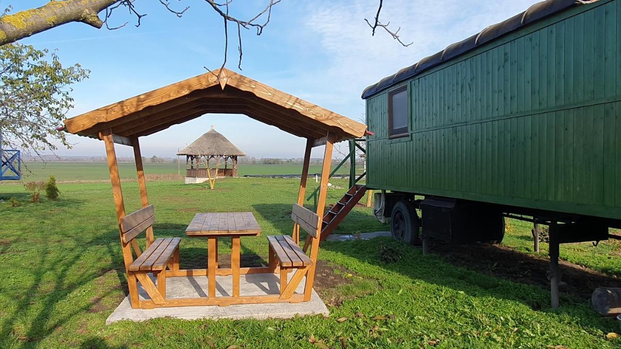 Tiszaszolos Tisza White House B&B 외부 사진