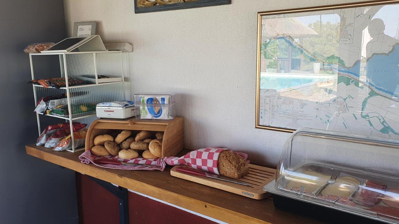 Tiszaszolos Tisza White House B&B 외부 사진