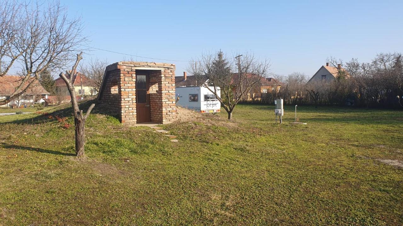 Tiszaszolos Tisza White House B&B 외부 사진