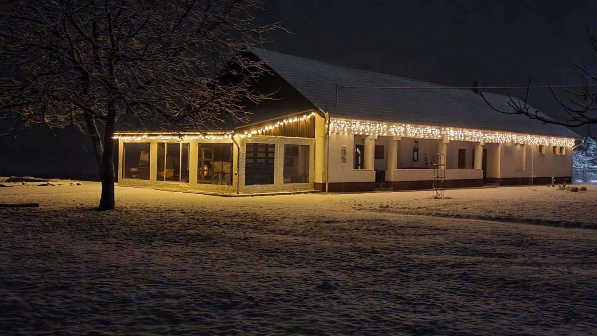 Tiszaszolos Tisza White House B&B 외부 사진