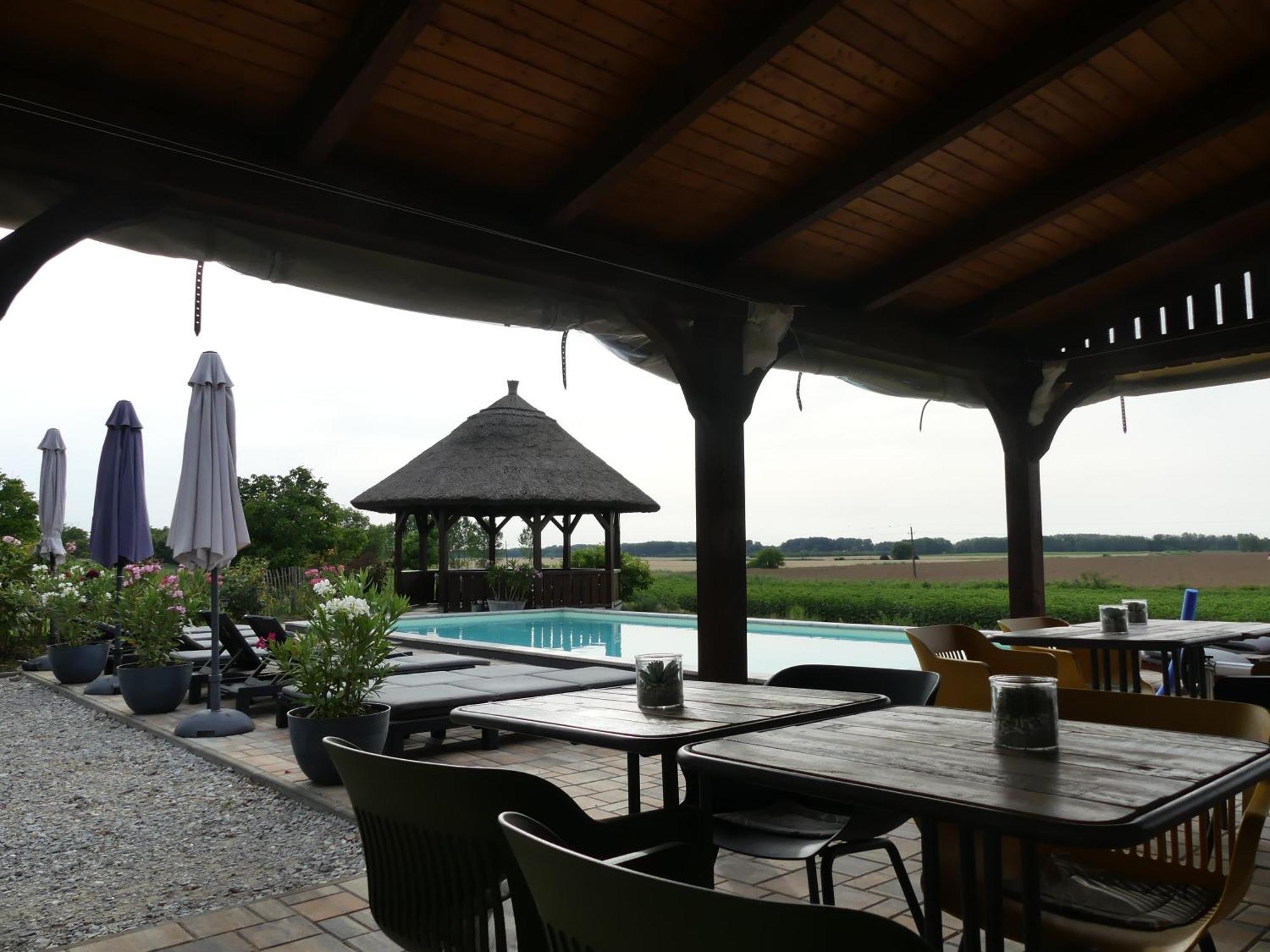 Tiszaszolos Tisza White House B&B 외부 사진