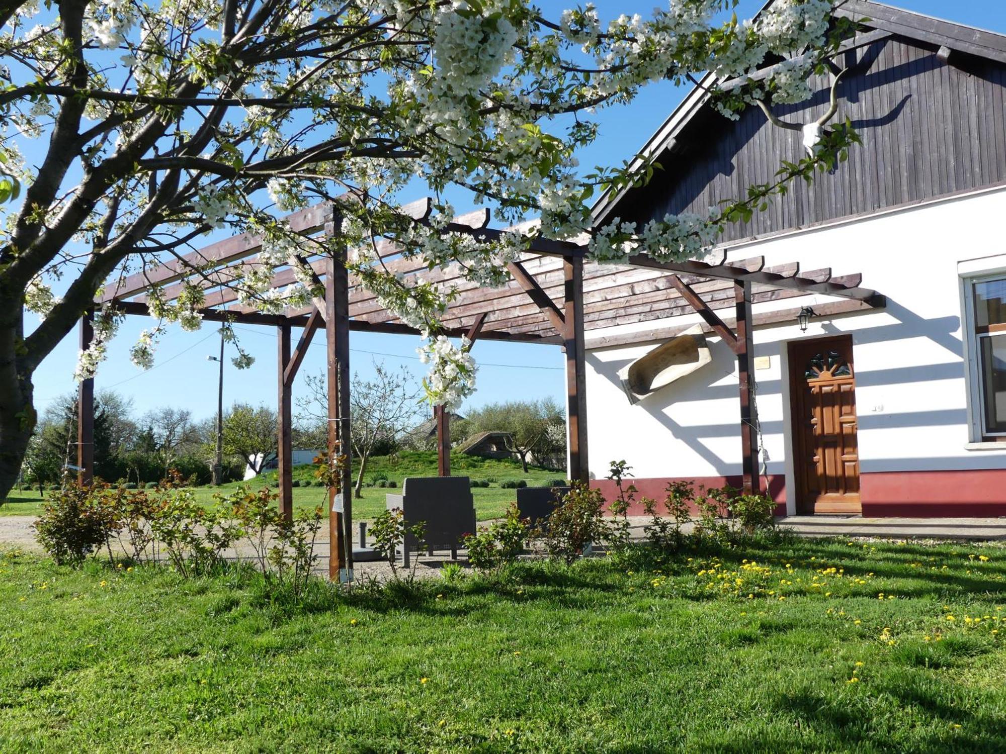 Tiszaszolos Tisza White House B&B 외부 사진