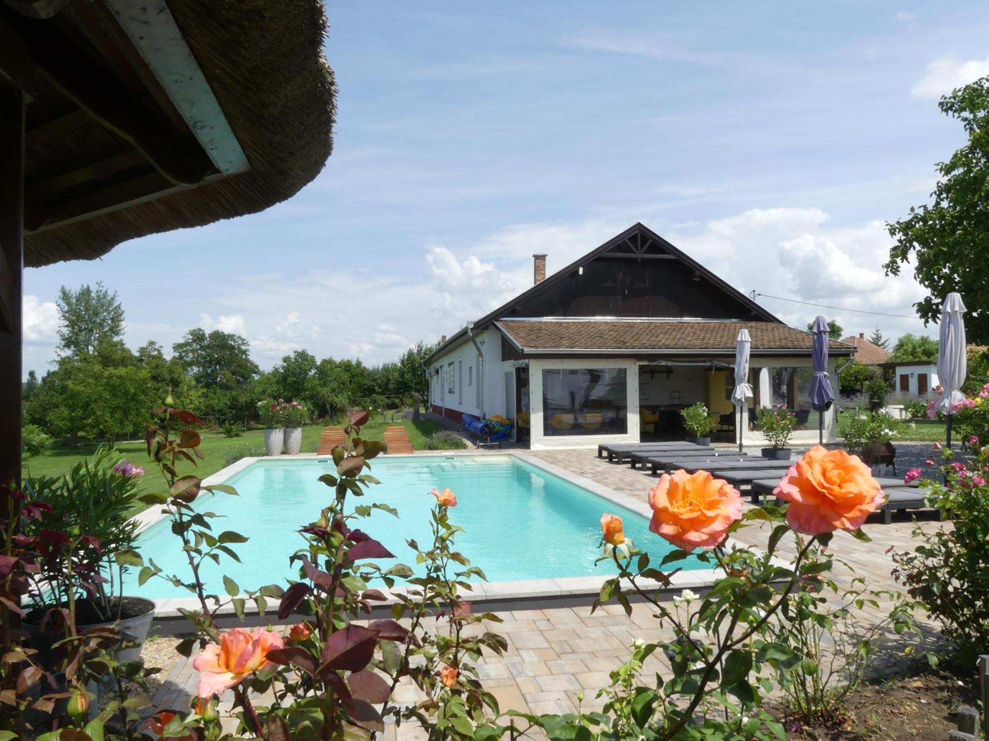 Tiszaszolos Tisza White House B&B 외부 사진