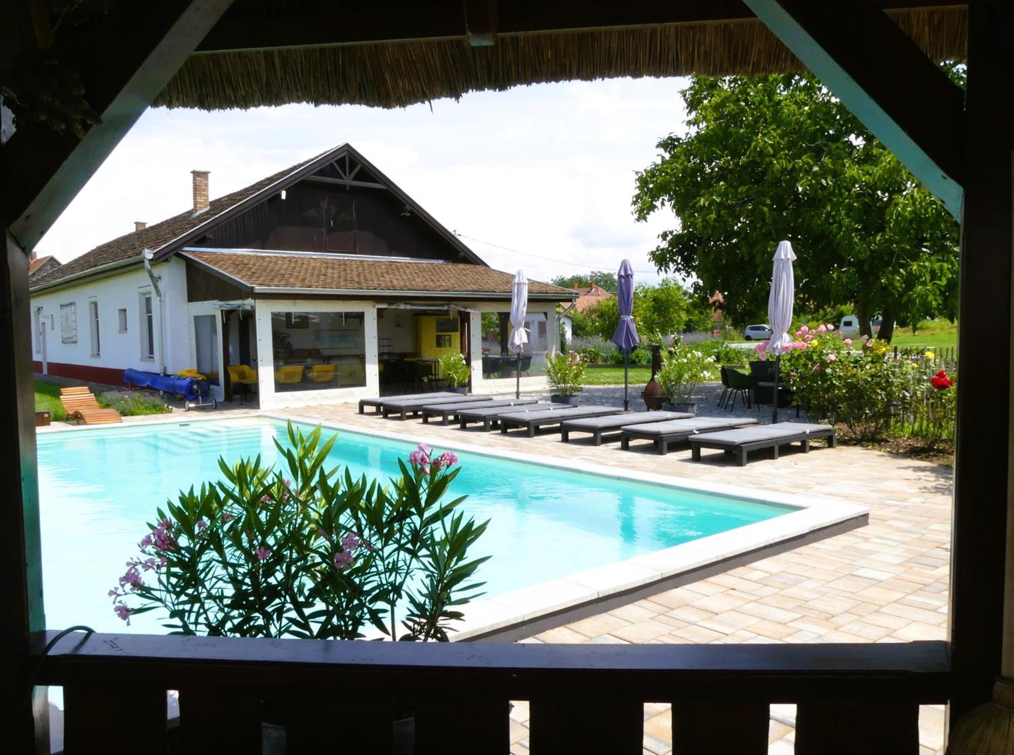 Tiszaszolos Tisza White House B&B 외부 사진